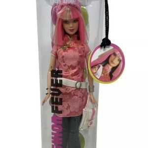 Barbie TOKYO POP Japan 2004 PINK HAIR •Rare•NRFB Fashion Fever Doll, HTF !!!